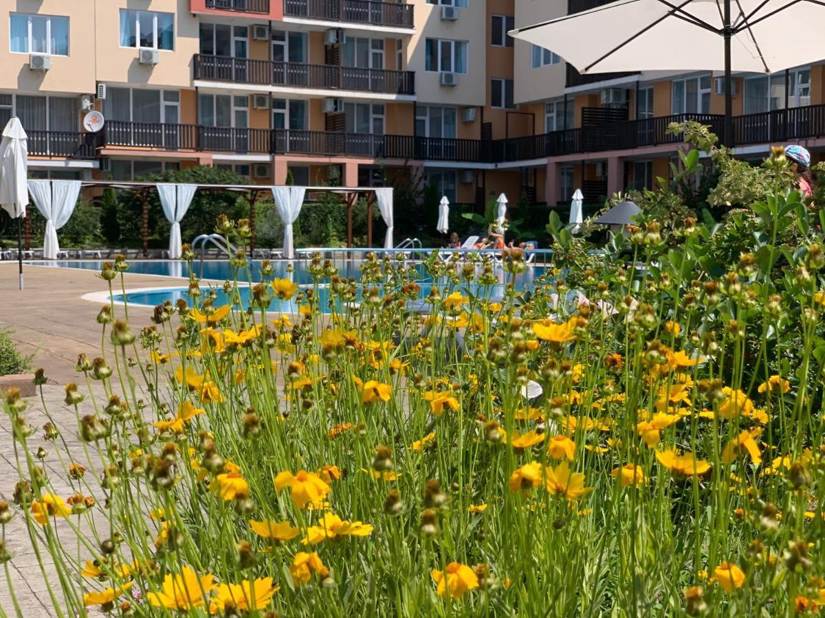 Apartcomplex Chateau Akheloj Eksteriør bilde