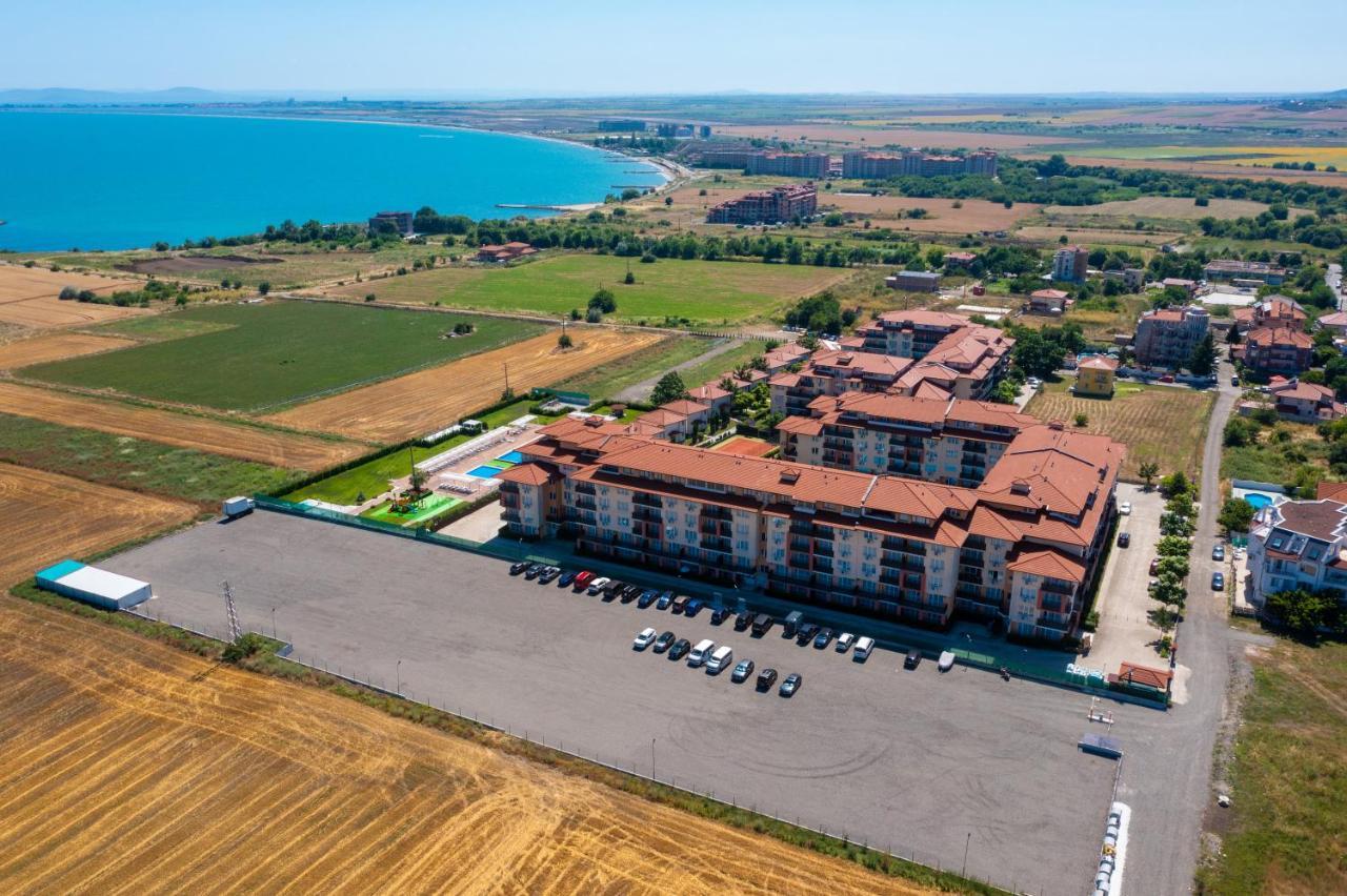 Apartcomplex Chateau Akheloj Eksteriør bilde