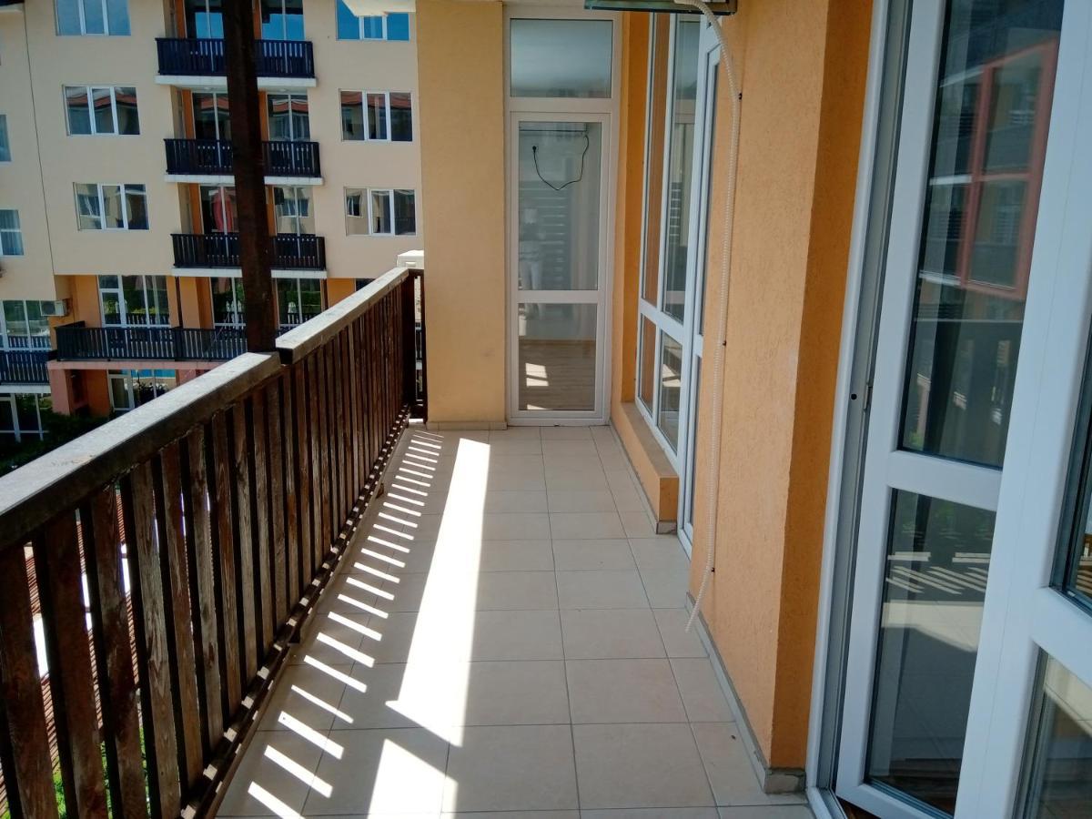 Apartcomplex Chateau Akheloj Eksteriør bilde