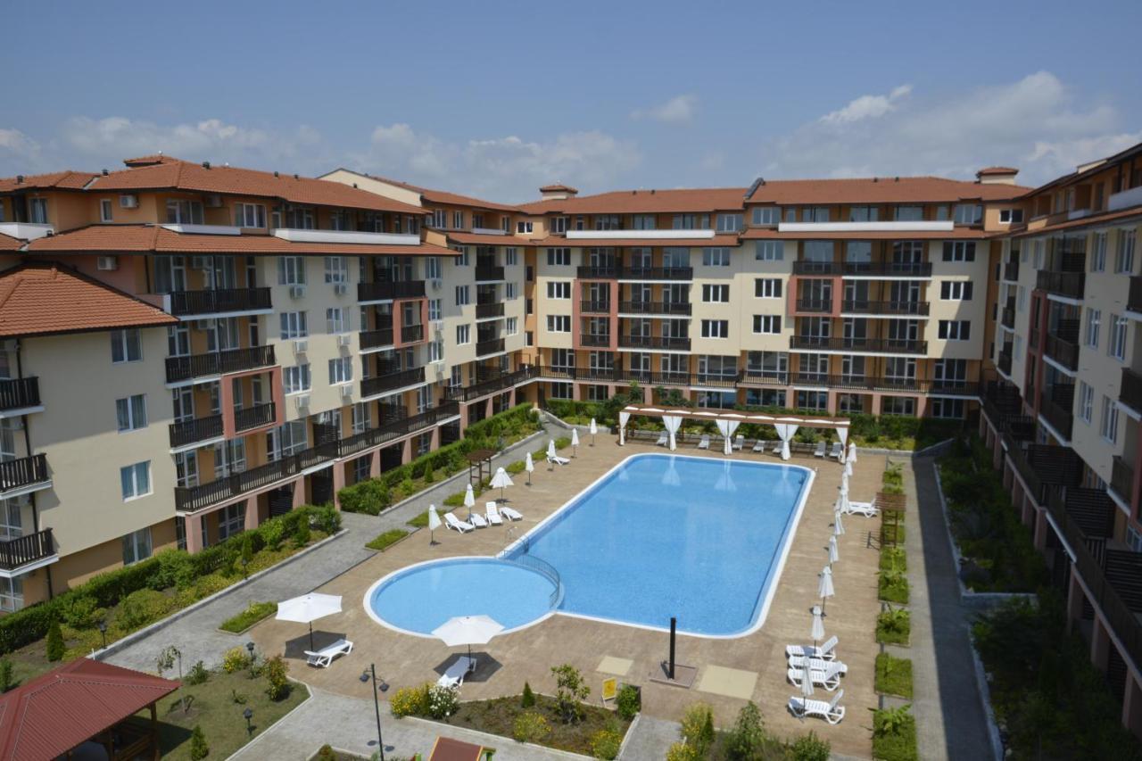 Apartcomplex Chateau Akheloj Eksteriør bilde
